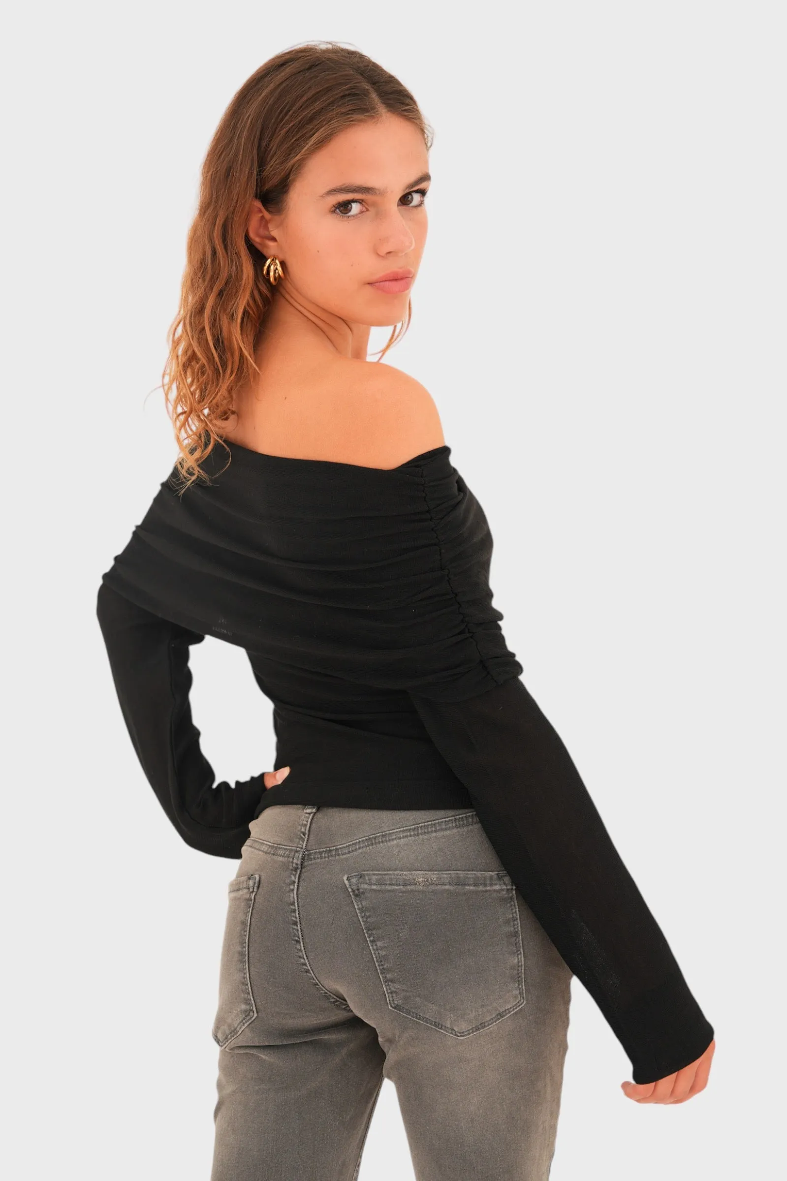 "Off shoulder" top black