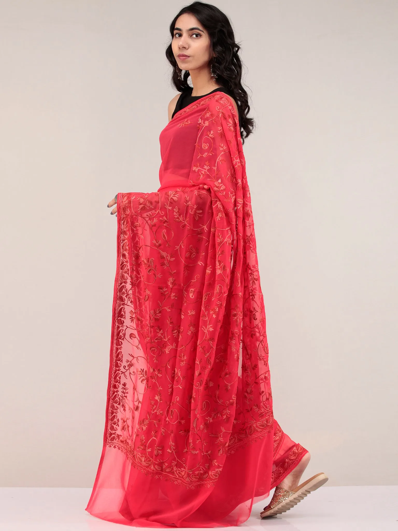 Red Aari Embroidered Georgette Saree From Kashmir - S031704659