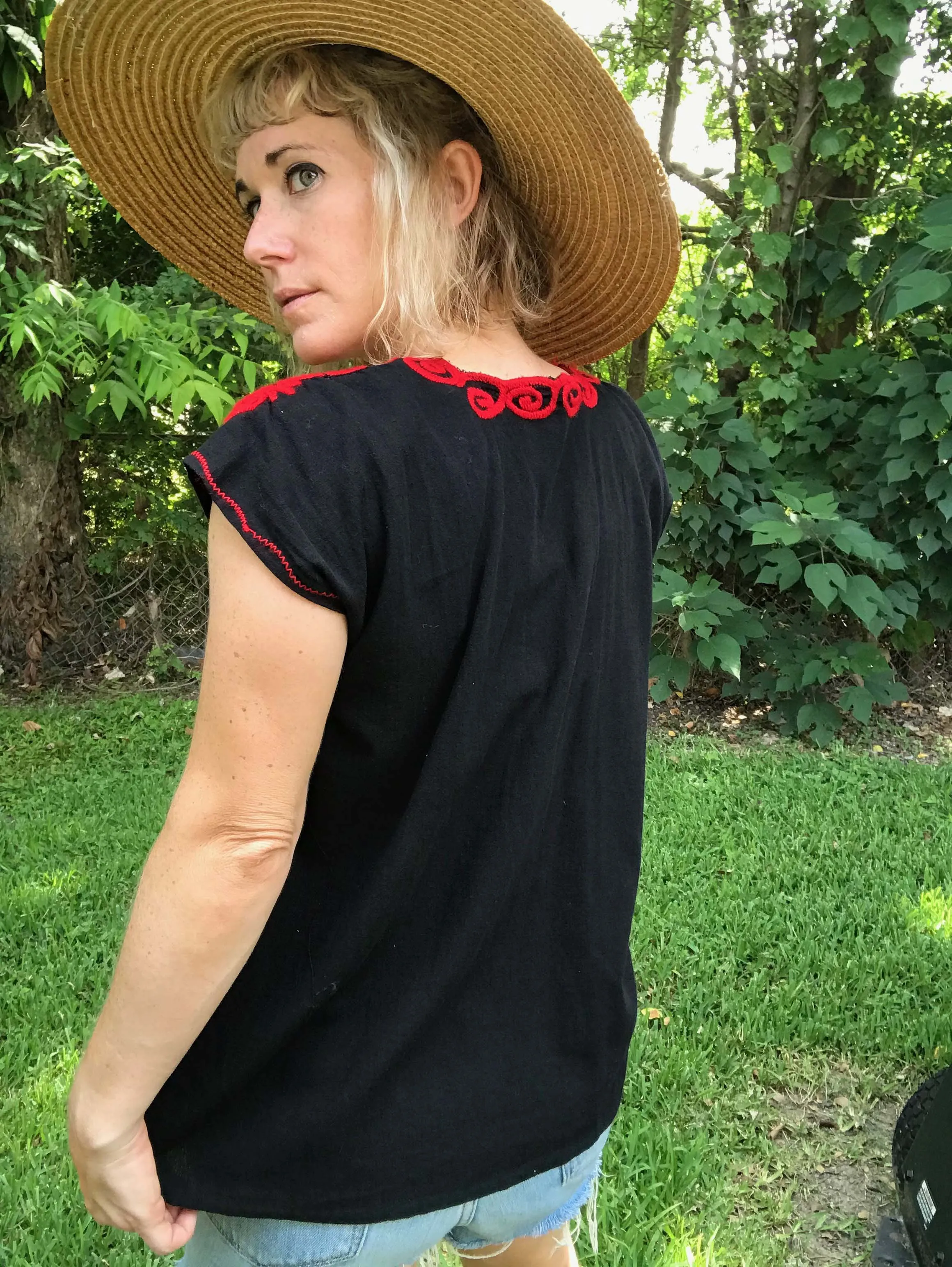 Vintage 70s | Mexican Hippie Cotton Boho Embroidered Puebla Blouse | Free Size